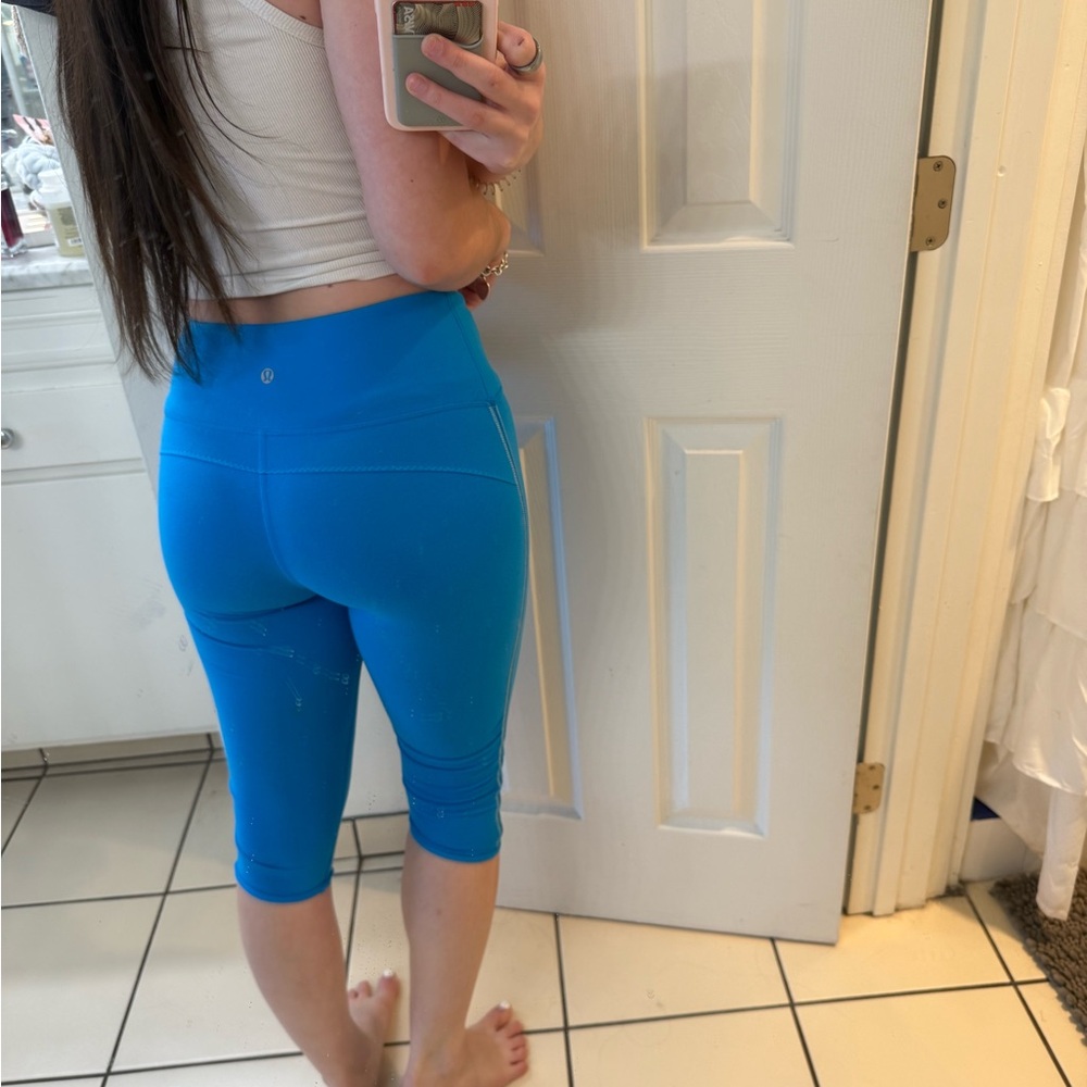 Lululemon cropped blue leggings size 4